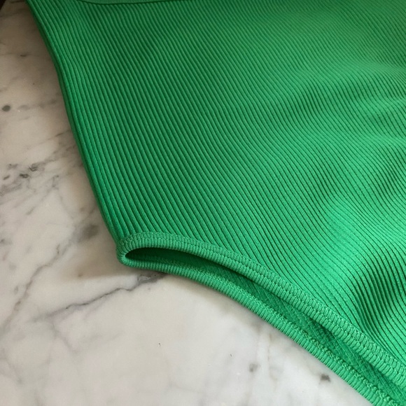 Bright green ribbed Pretty Little Thing bodysuit - Picture 4 of 5